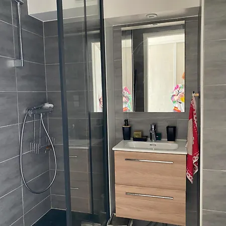 Renove Avec Balcon Et Parking Prive A - Fr-1-336-143 Appartamento